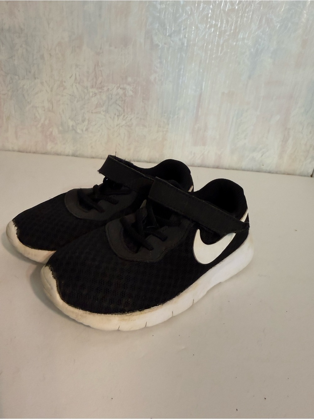 Nike Revolution‎ Kids Black and White Hook-and-Loop Athletic Sneakers, Sz 10C